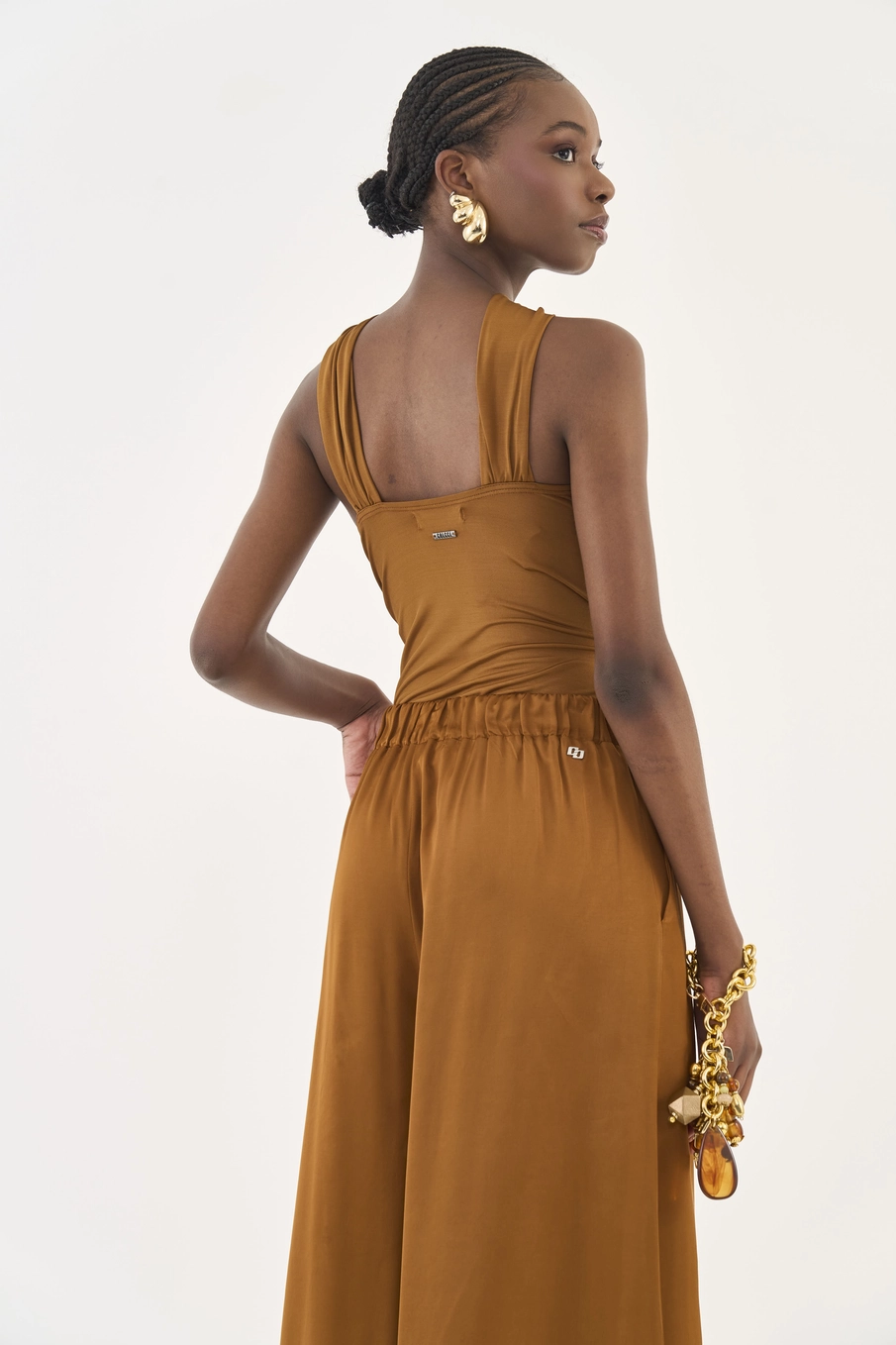 Blusa Slim Com Detalhe Em Metal Marrom
