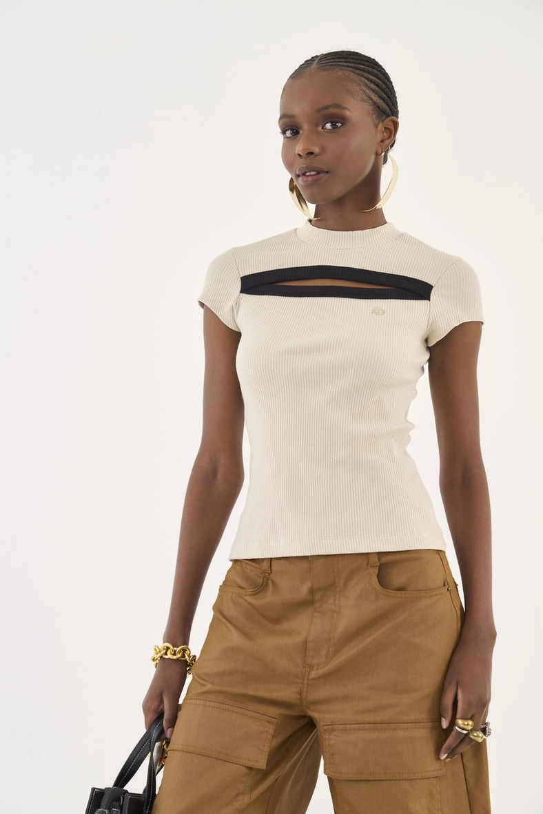 Blusa Slim Canelada Com Recorte