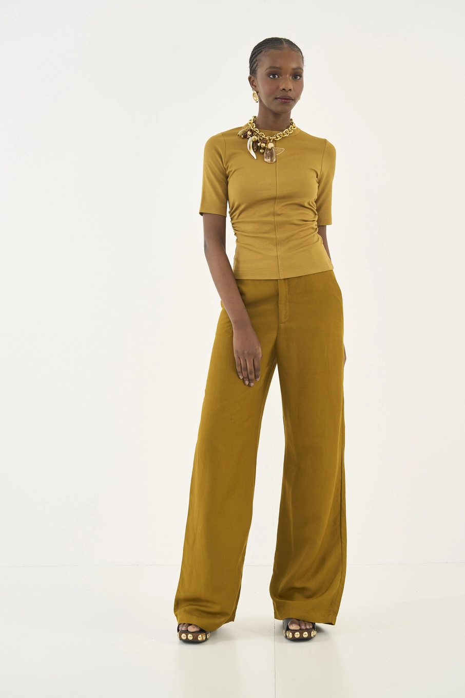 Blusa Slim Basic Manga Curta Marrom Ebbela