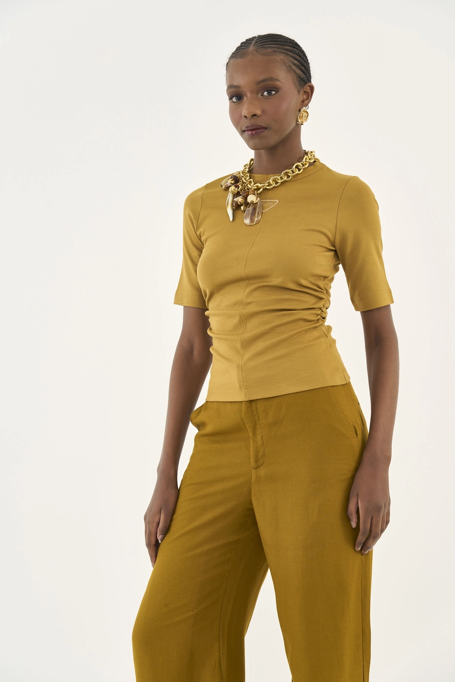 Blusa Slim Basic Manga Curta Marrom Ebbela
