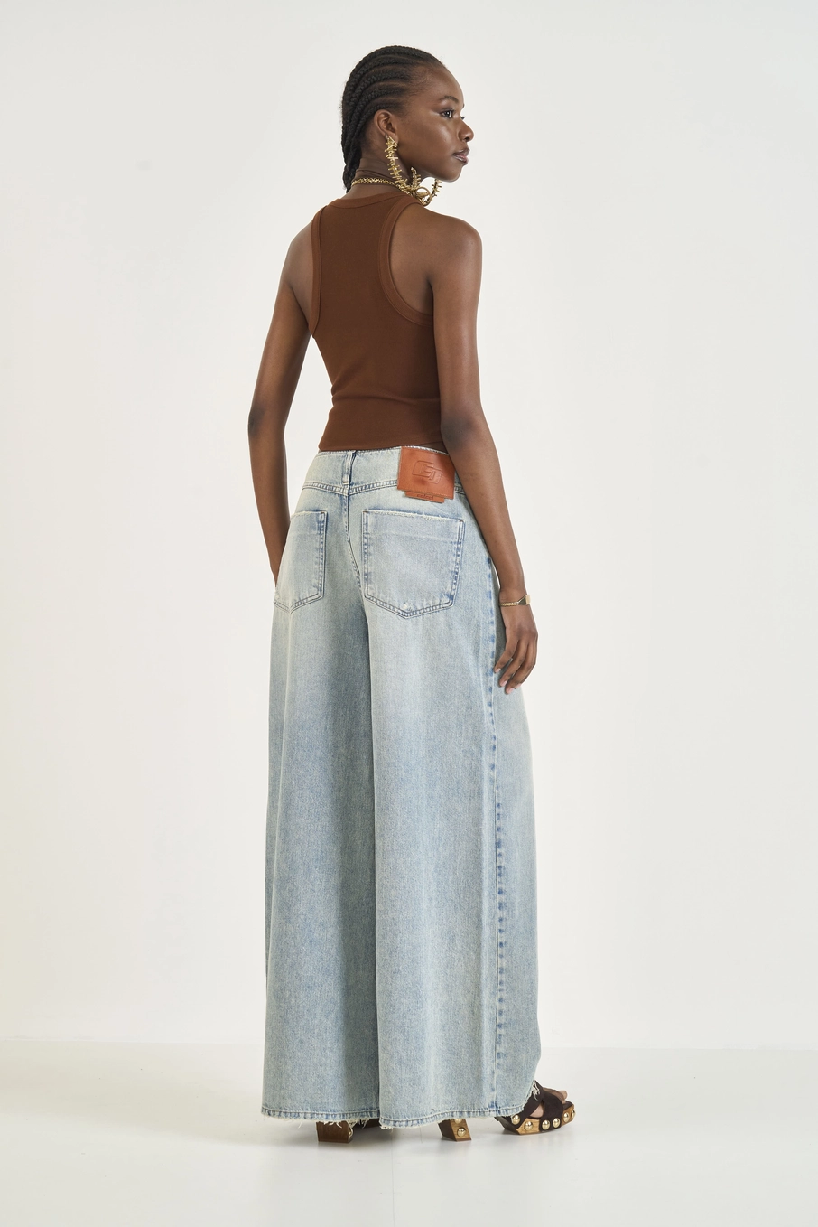 Regata Canelada Cropped Com Estampa Marrom