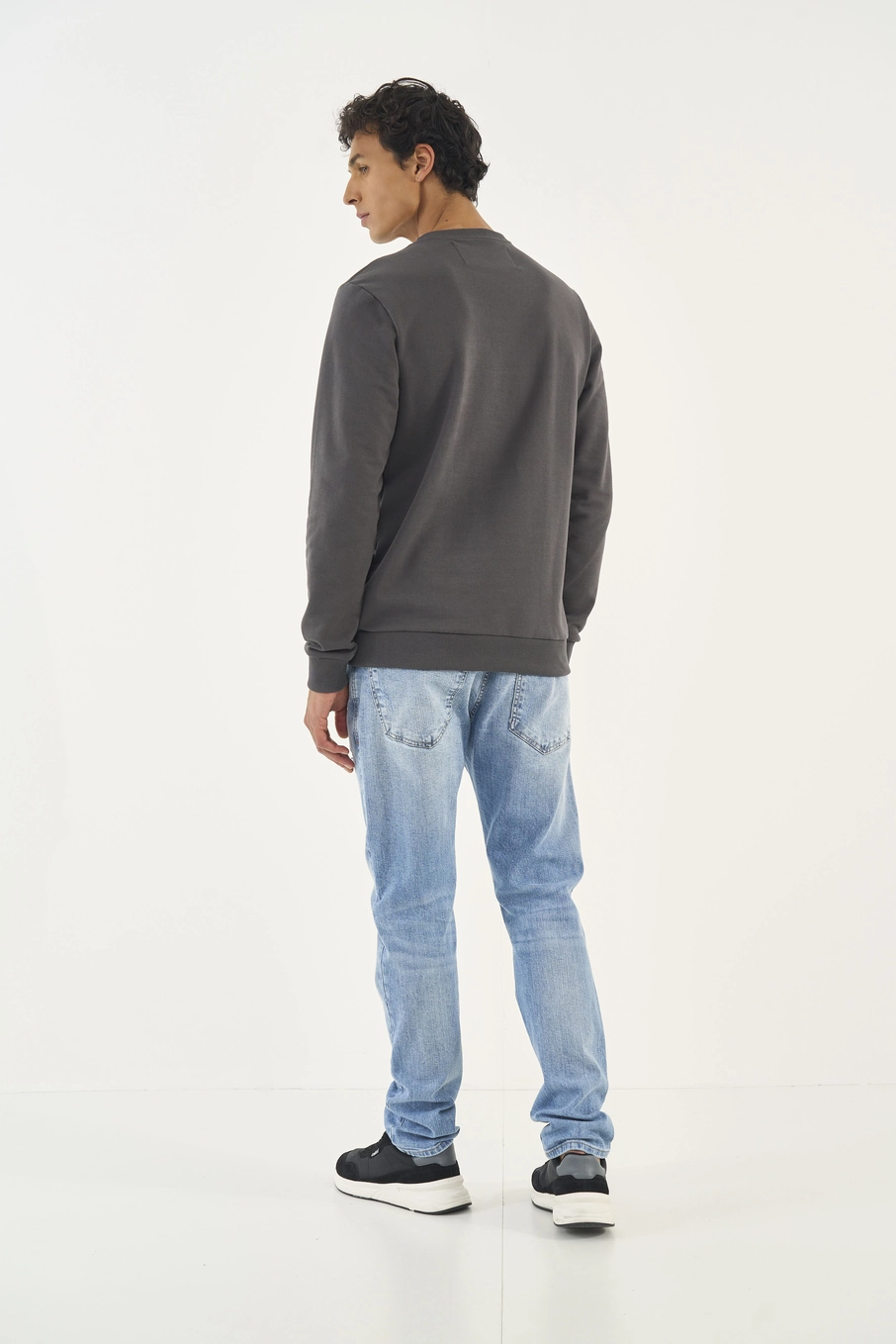 Blusão Moletom Slim Com Logo Bordada Cinza