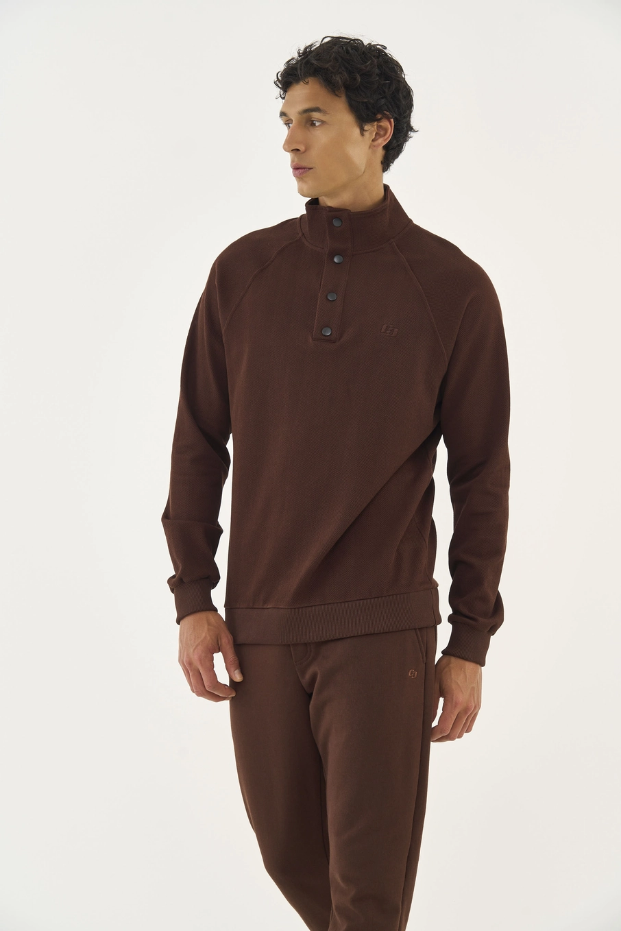 Blusão Slim Gola Alta Marrom