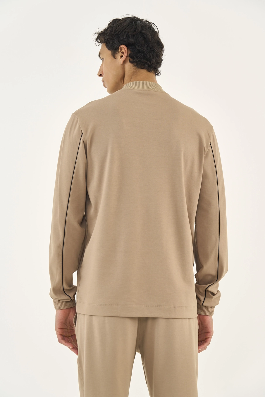 Blusão Slim Com Detalhe Em Logo Minimalista Bege