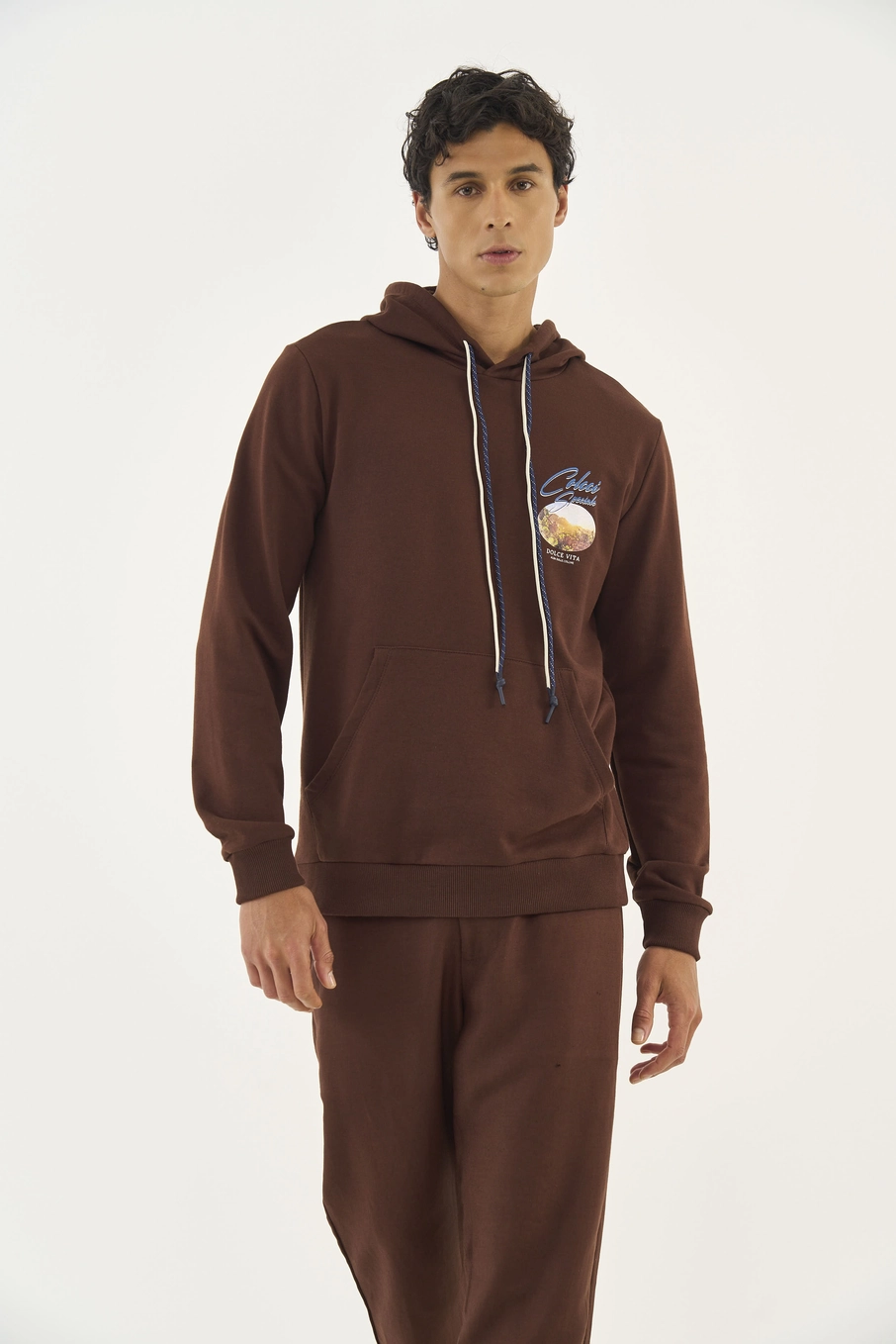 Blusão Comfort Com Capuz E Detalhe Em Estampa Marrom