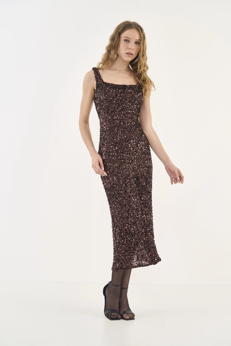 Vestido Midi Paetê Com Abertura Costas Marrom