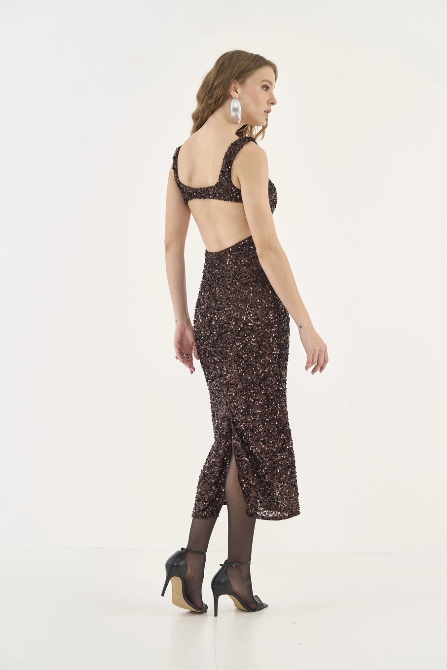 Vestido Midi Paetê Com Abertura Costas Marrom