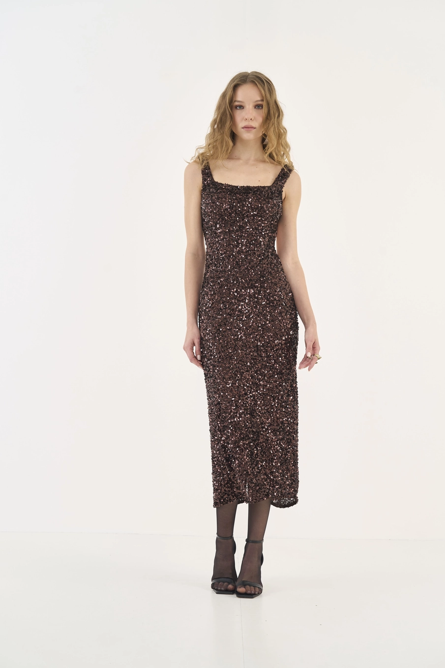 Vestido Midi Paetê Com Abertura Costas Marrom