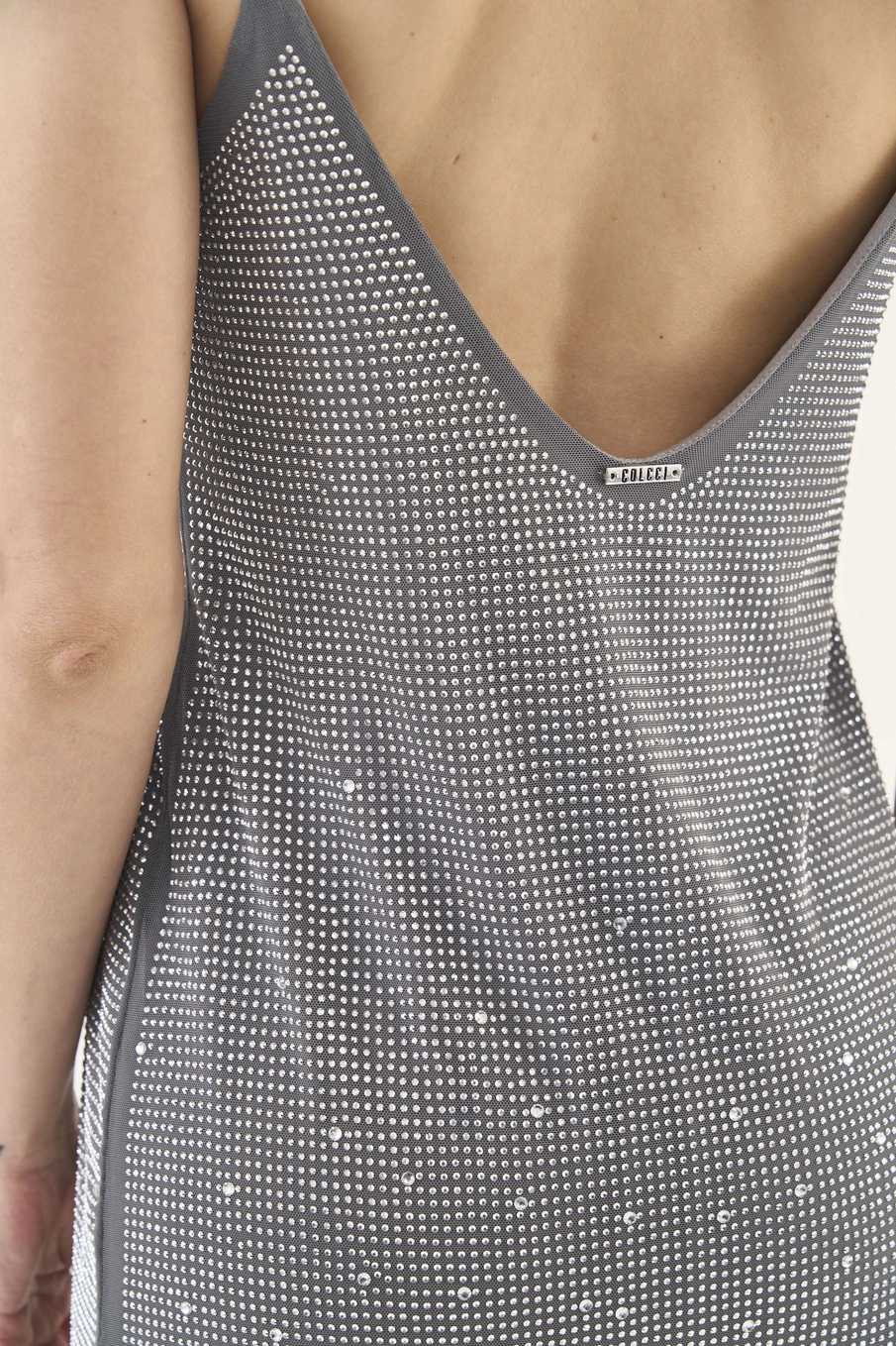 Vestido Tule Com Aplicação Cinza