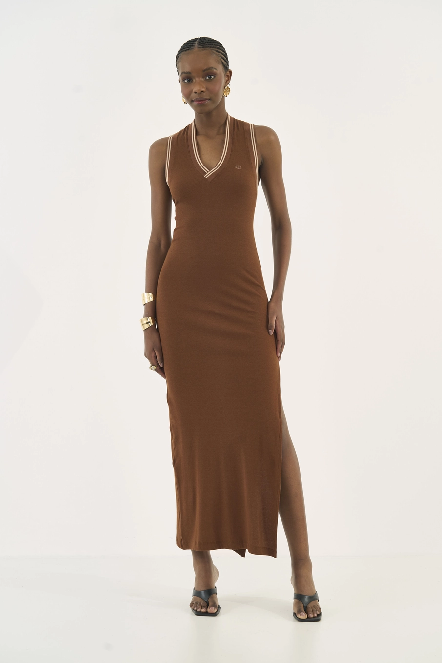 Vestido Midi Comfort Com Fenda Na Barra Marrom