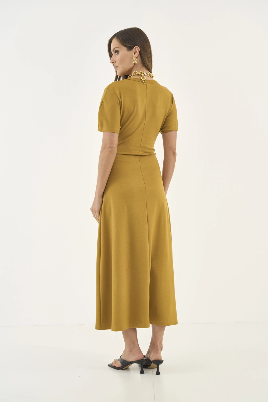 Vestido Midi Acinturado Marrom Ebbela