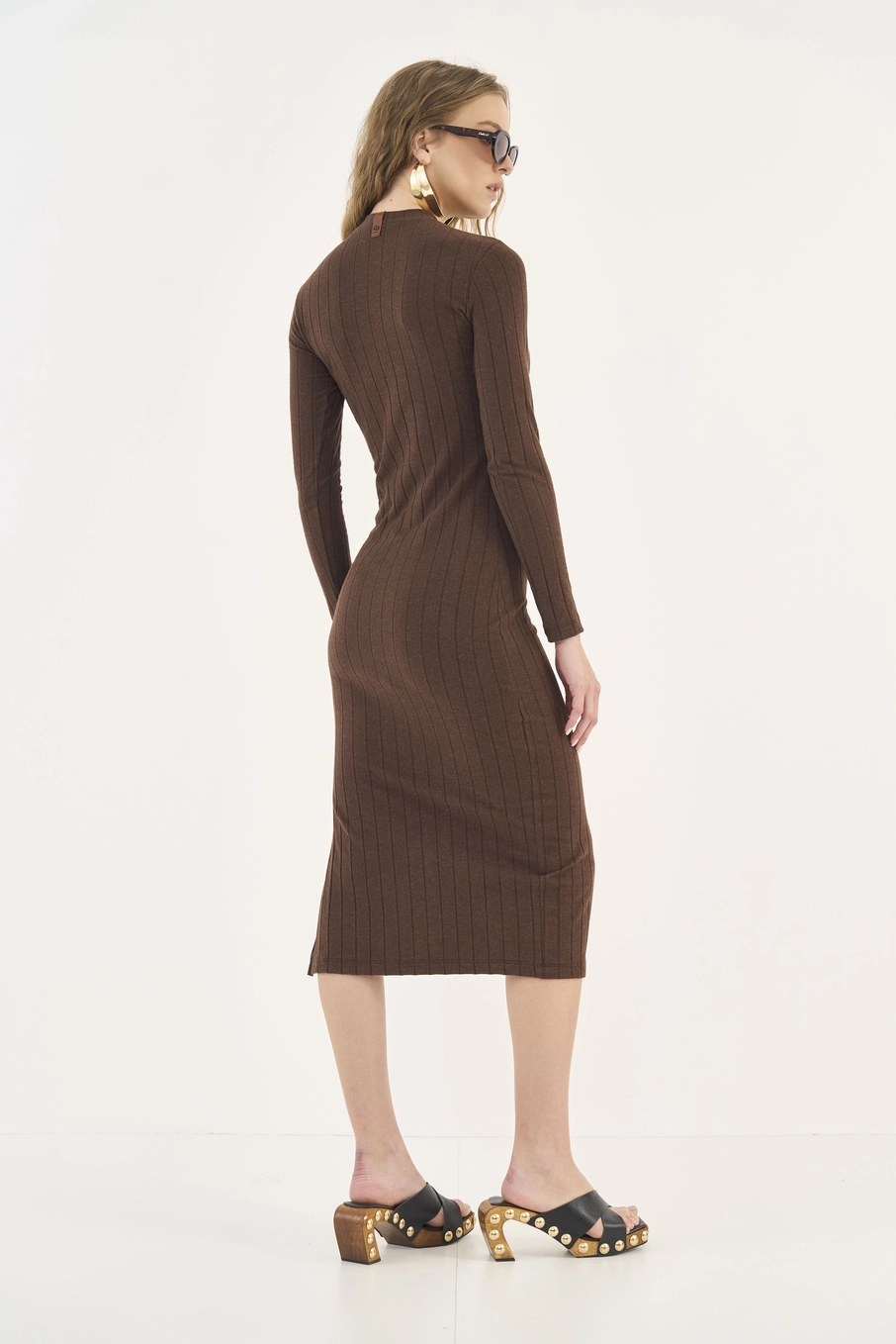 Vestido Midi Canelado Manga Longa Marrom