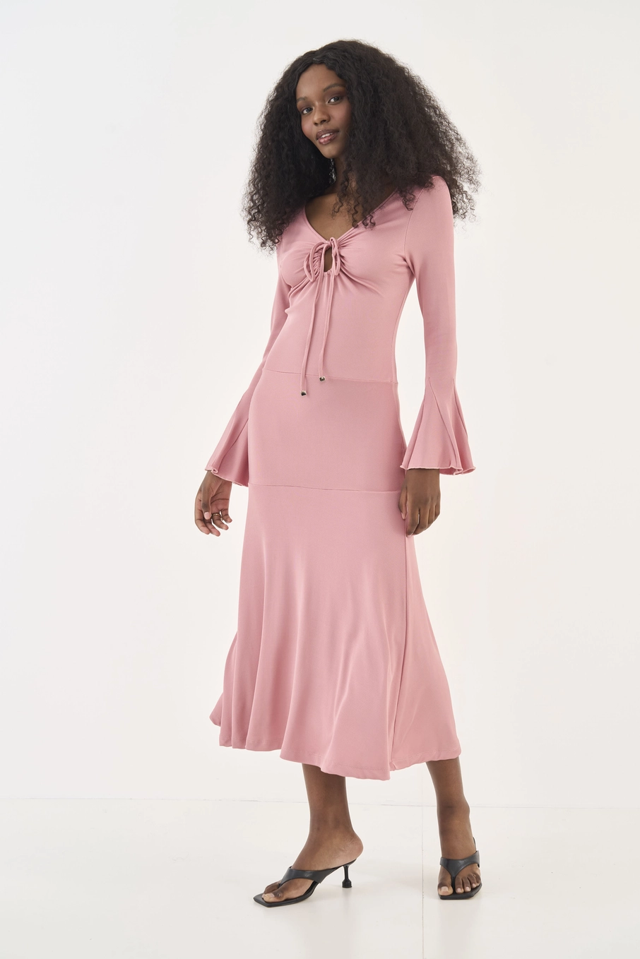 Vestido Midi Evasê Com Amarração Rosa