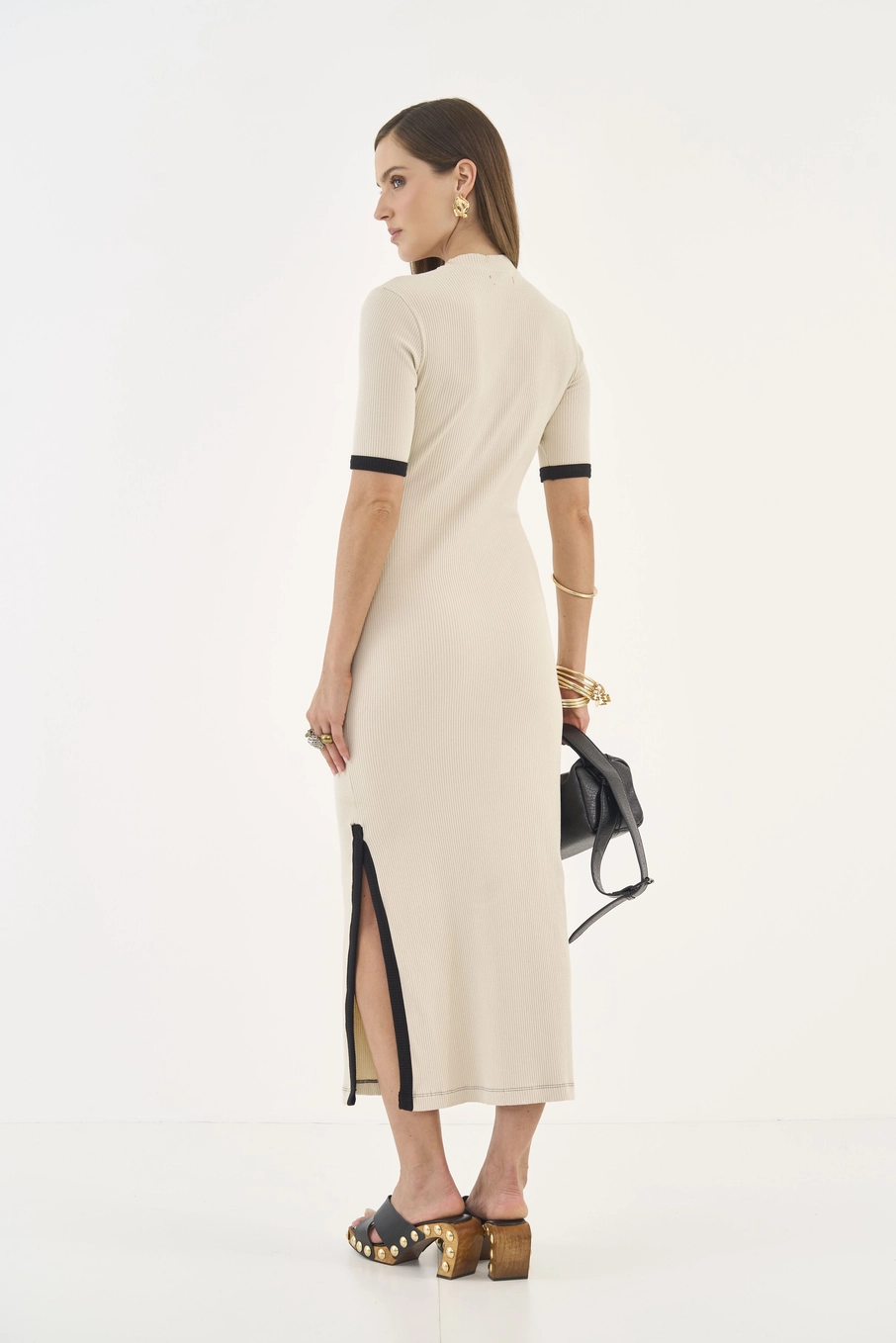 Vestido Midi Canelado Com Recorte Bege