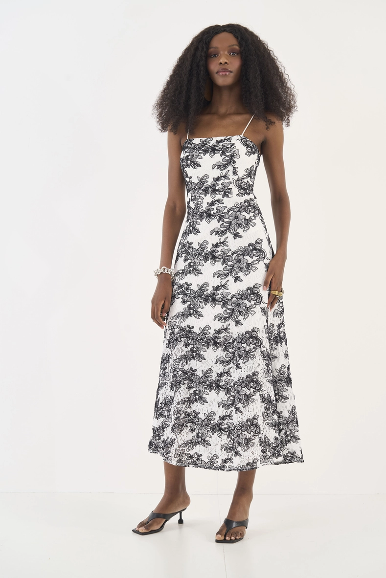 Vestido Midi Em Renda Acinturado