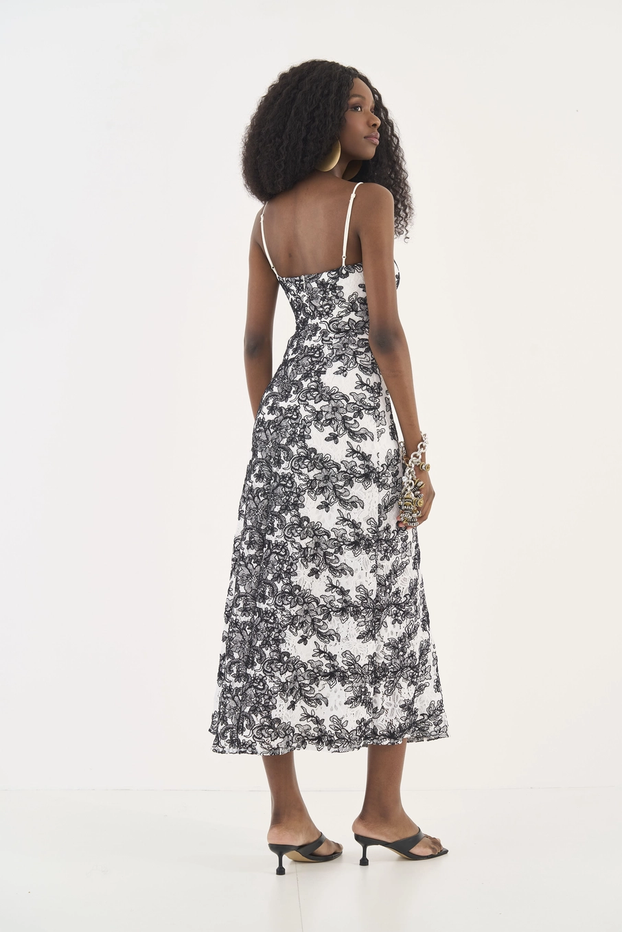 Vestido Midi Em Renda Acinturado Estampados
