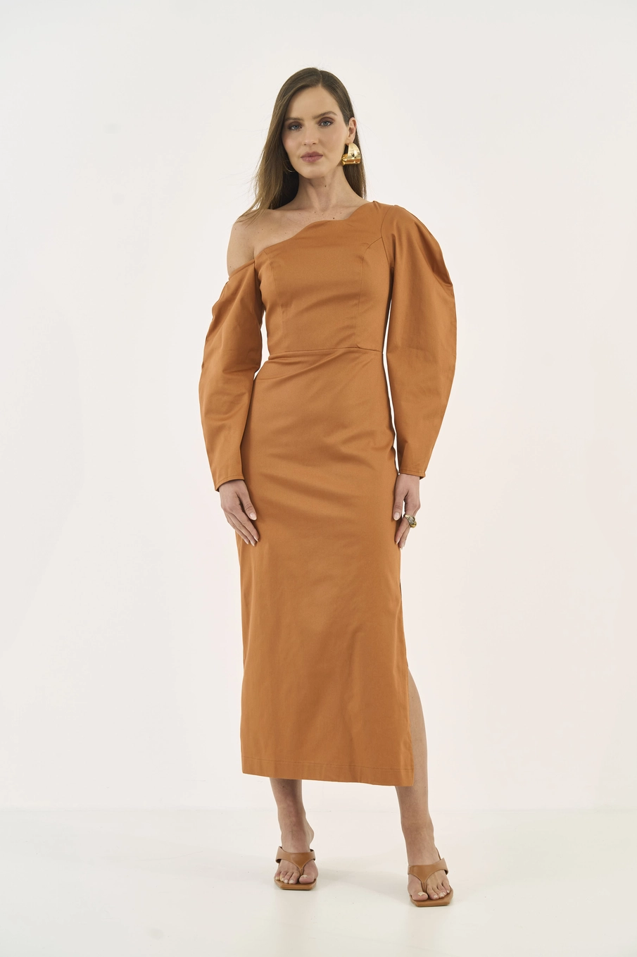 Vestido Midi Assimétrico Mangas Bufantes Bege