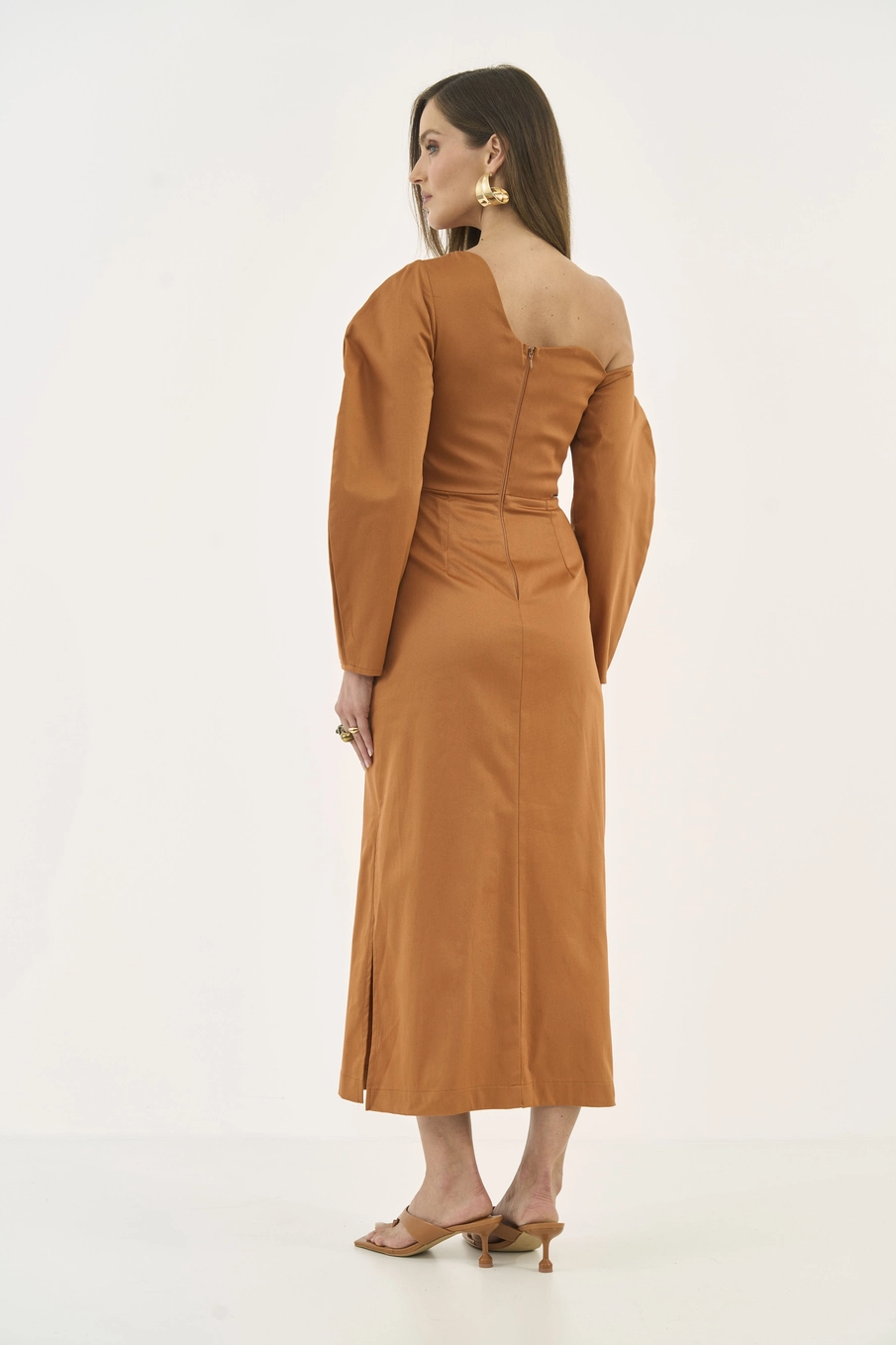Vestido Midi Assimétrico Mangas Bufantes Bege