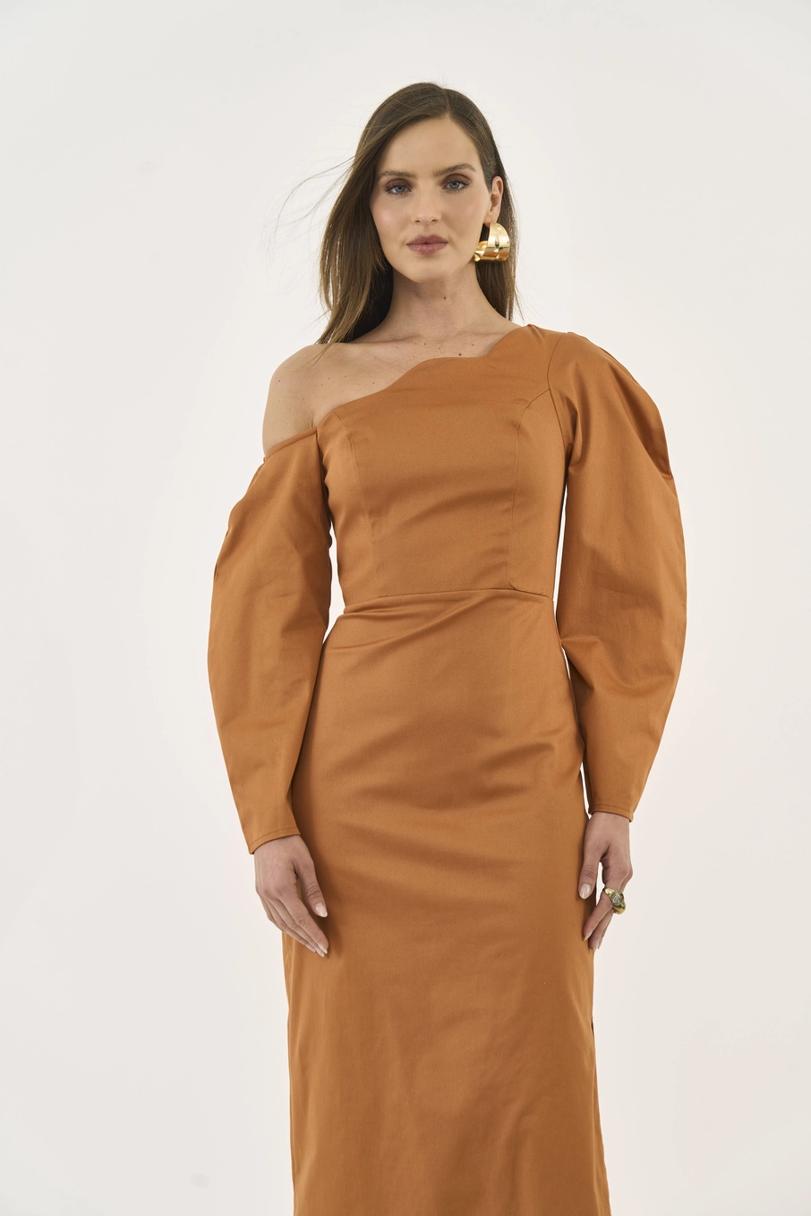 Vestido Midi Assimétrico Mangas Bufantes Bege
