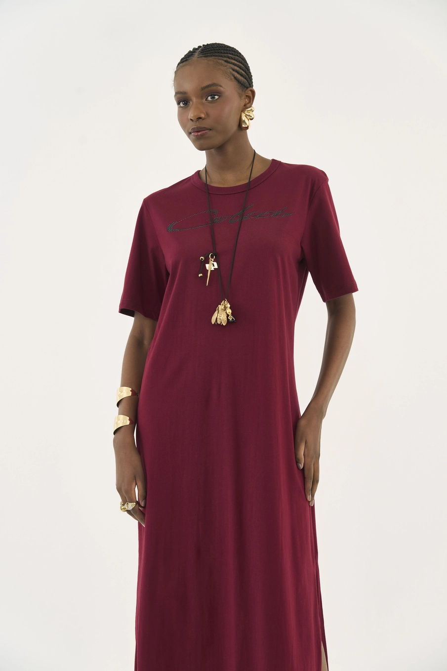 Vestido Midi Com Aplicação E Fenda Na Barra Bordô
