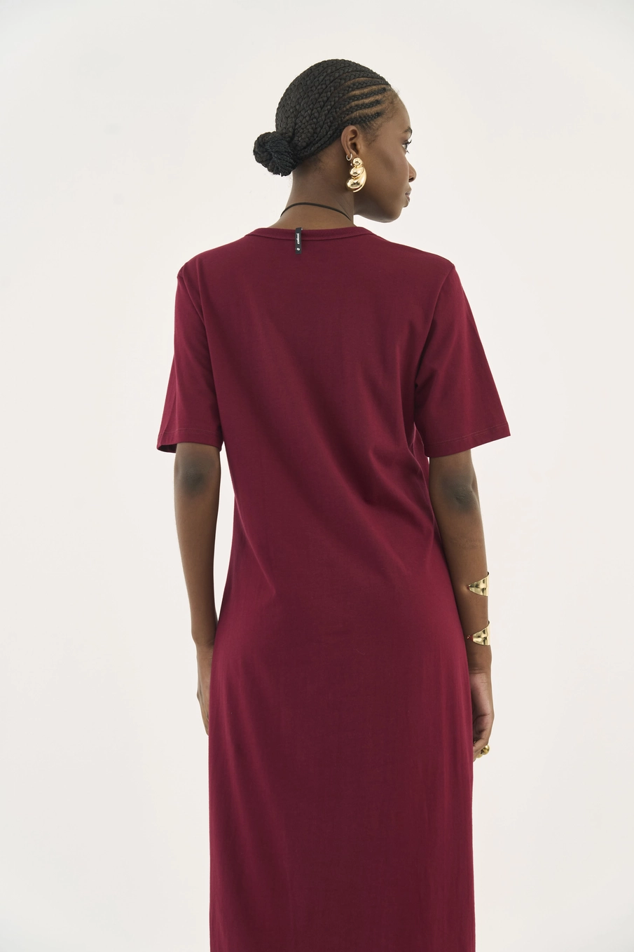 Vestido Midi Com Aplicação E Fenda Na Barra Bordô