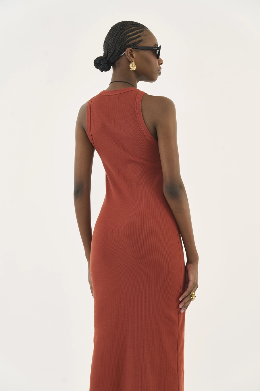 Vestido Midi Canelado Com Fenda Marrom