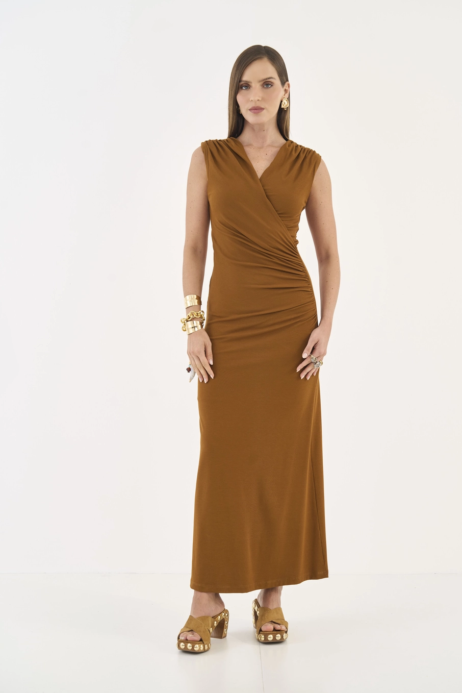 Vestido Midi Slim Canelado Com Drapeado Lateral Marrom