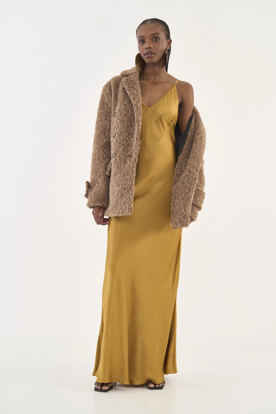 Vestido Longo Acetinado Marrom Ebbela