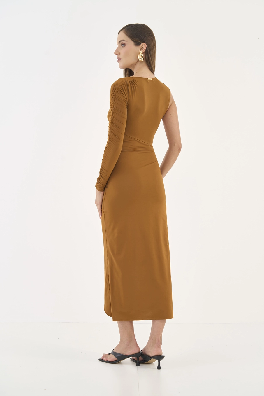 Vestido Slim Assimétrico Cut Out Com Franzido Marrom