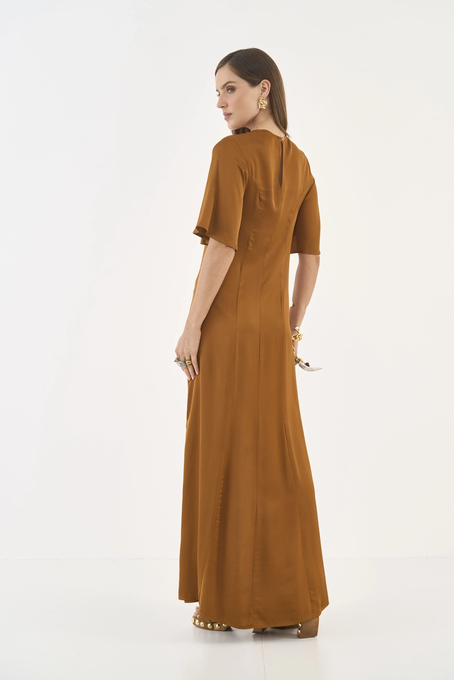 Vestido Longo Mangas Amplas Marrom