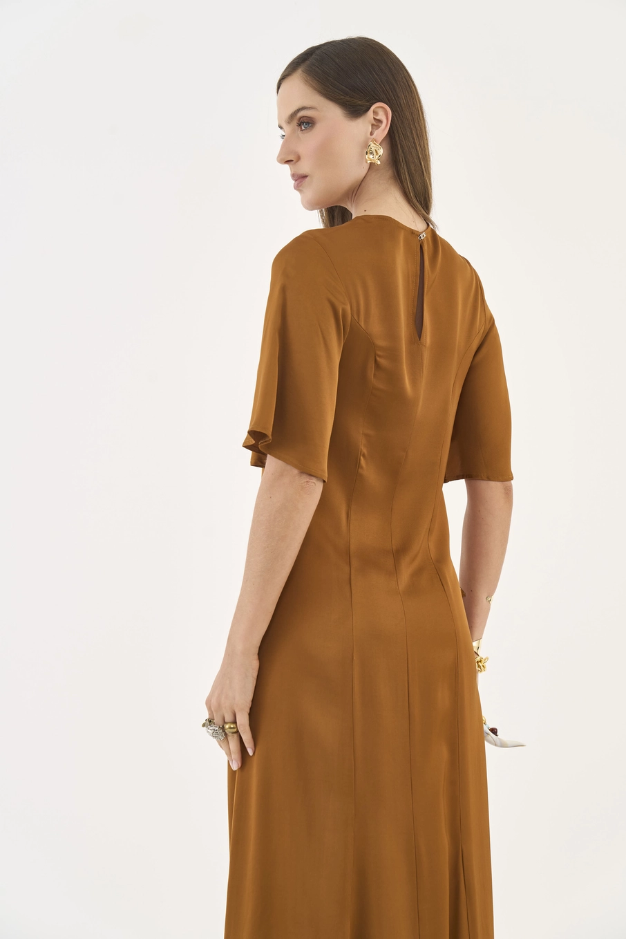 Vestido Longo Mangas Amplas Marrom
