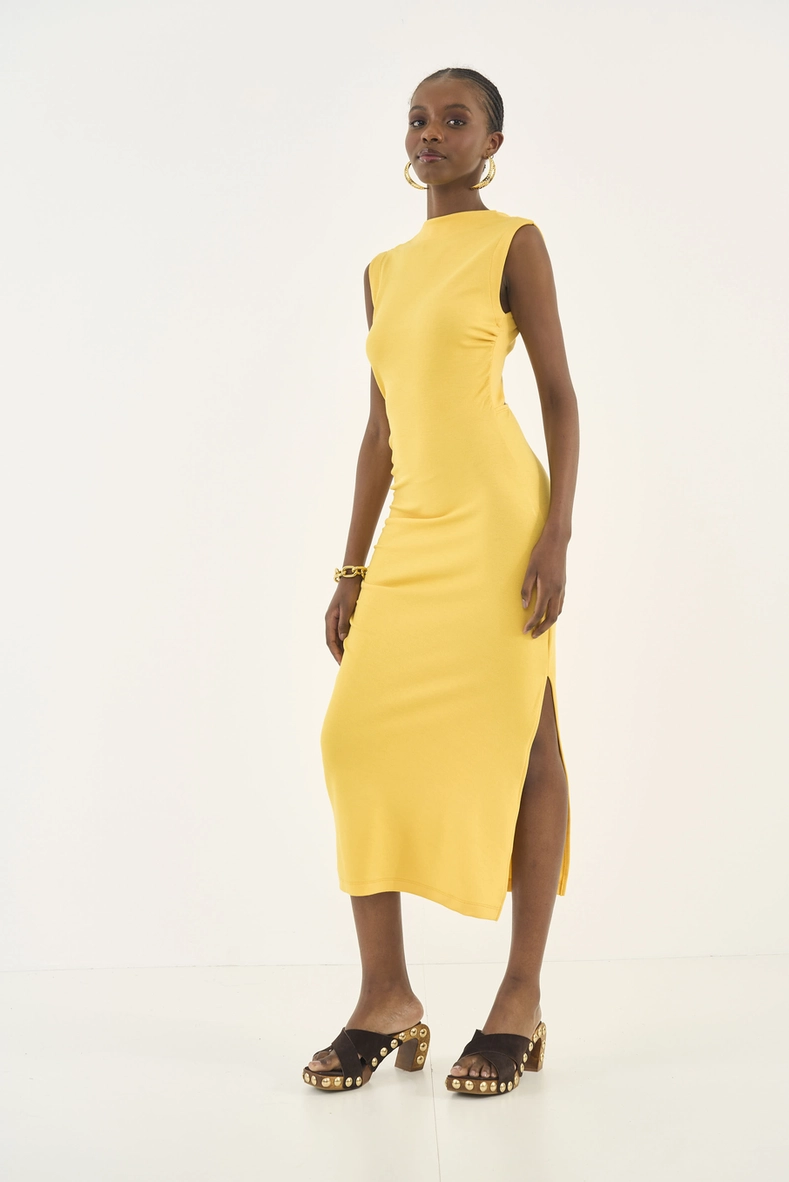 Vestido Midi Slim Com Fenda