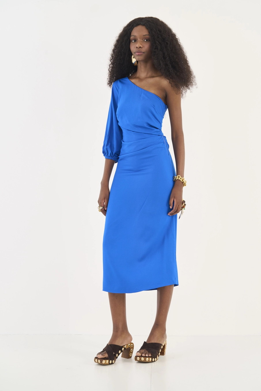 Vestido Midi Uma Manga Com Drapeado Azul