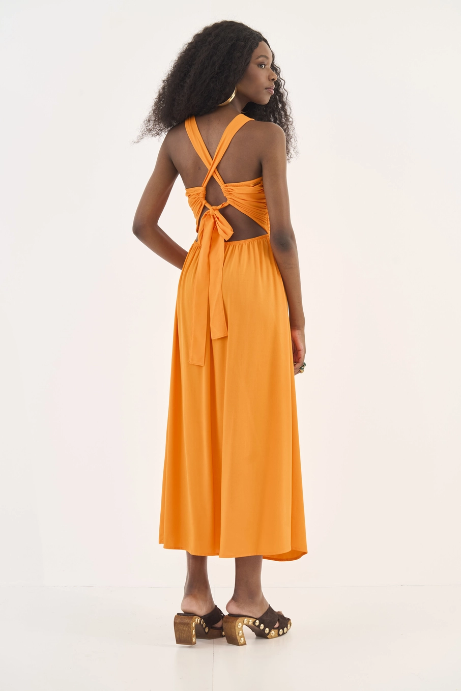 Vestido Midi Com Franzido E Amarração Costas Laranja