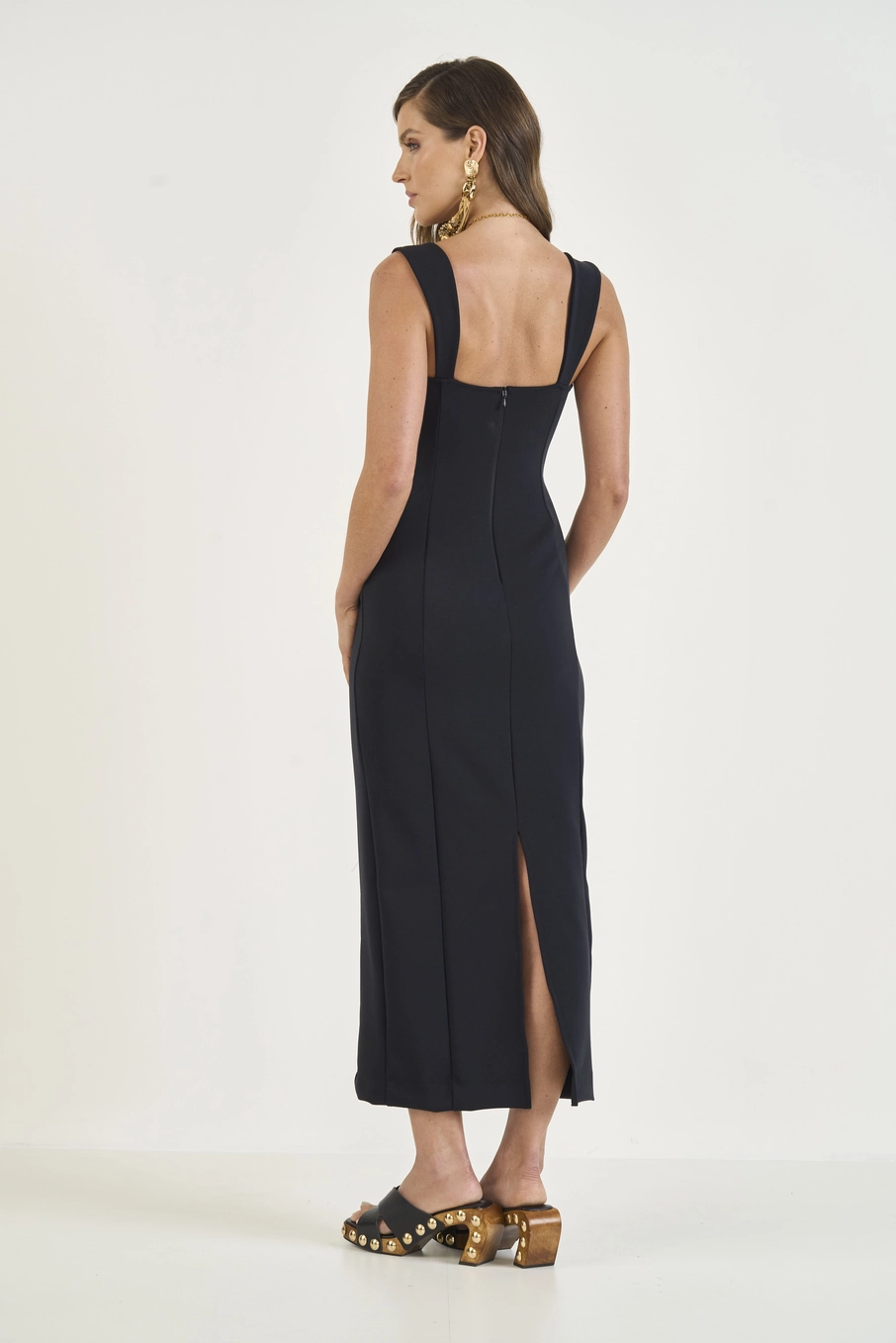 Vestido Midi Slim Com Decote Coração Preto