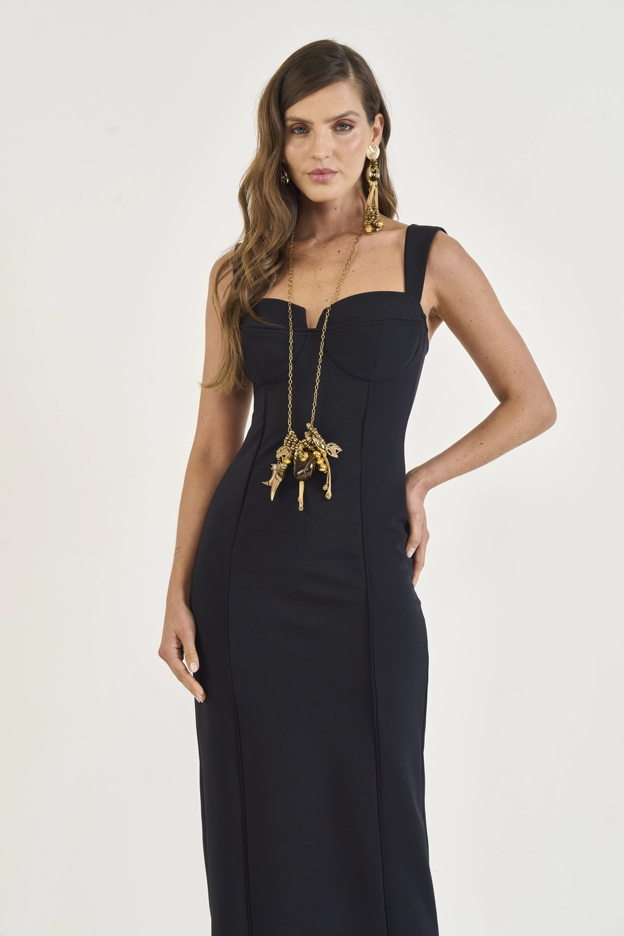 Vestido Midi Slim Com Decote Coração Preto