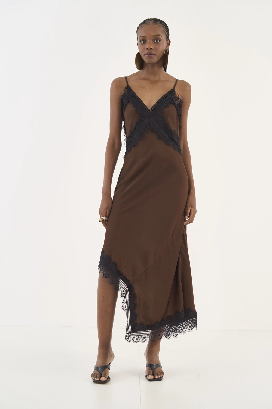 Vestido Midi Acetinado Com Renda Marrom