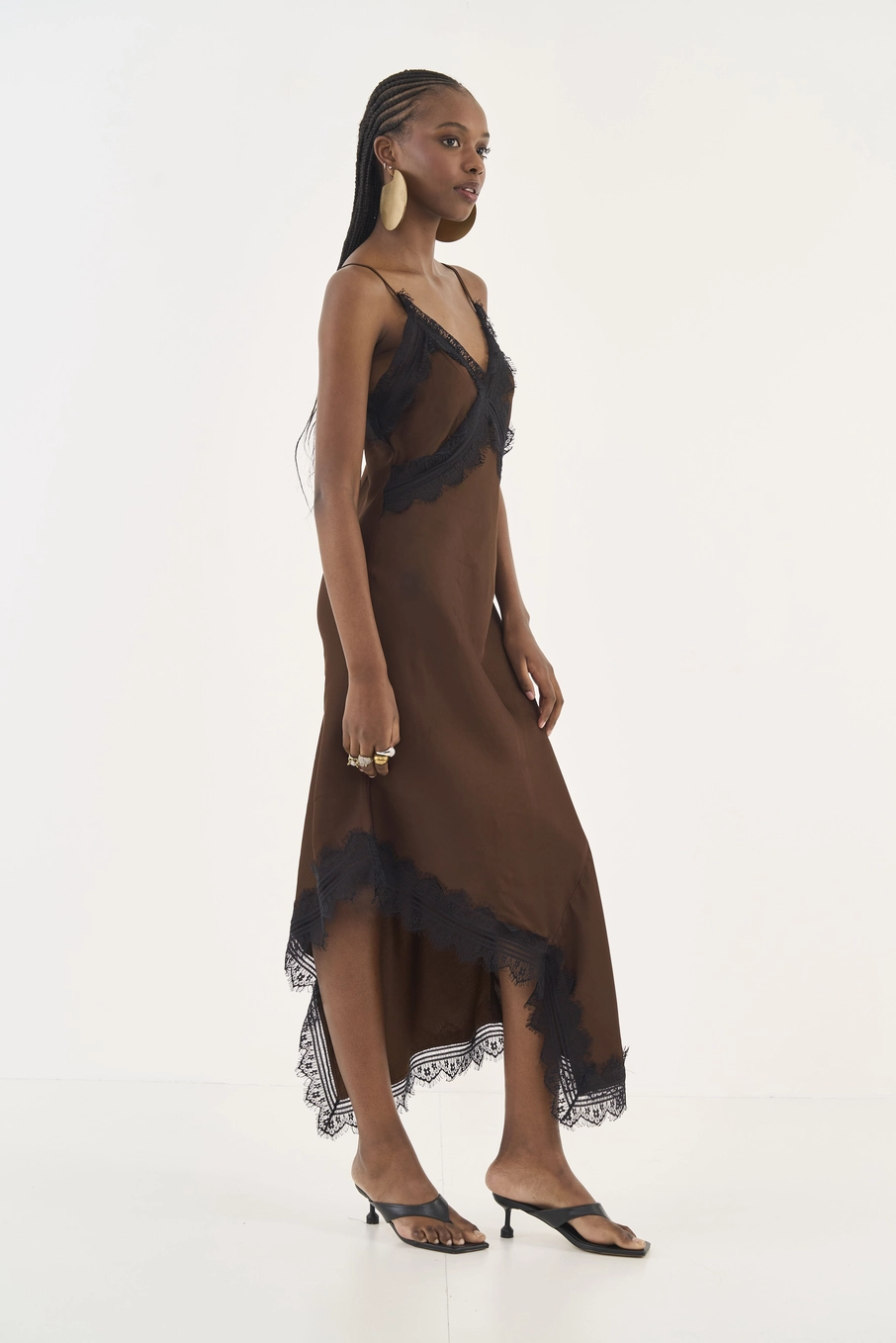 Vestido Midi Acetinado Com Renda Marrom
