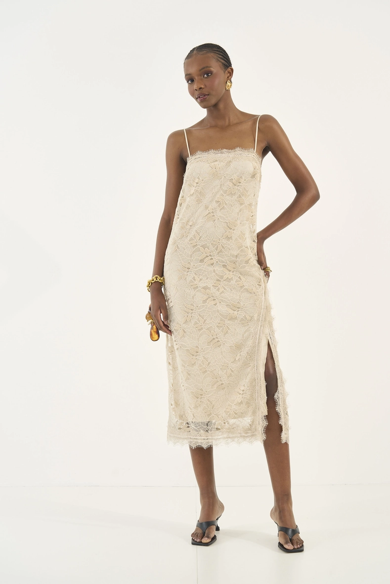 Vestido Comfy Em Renda Com Fenda