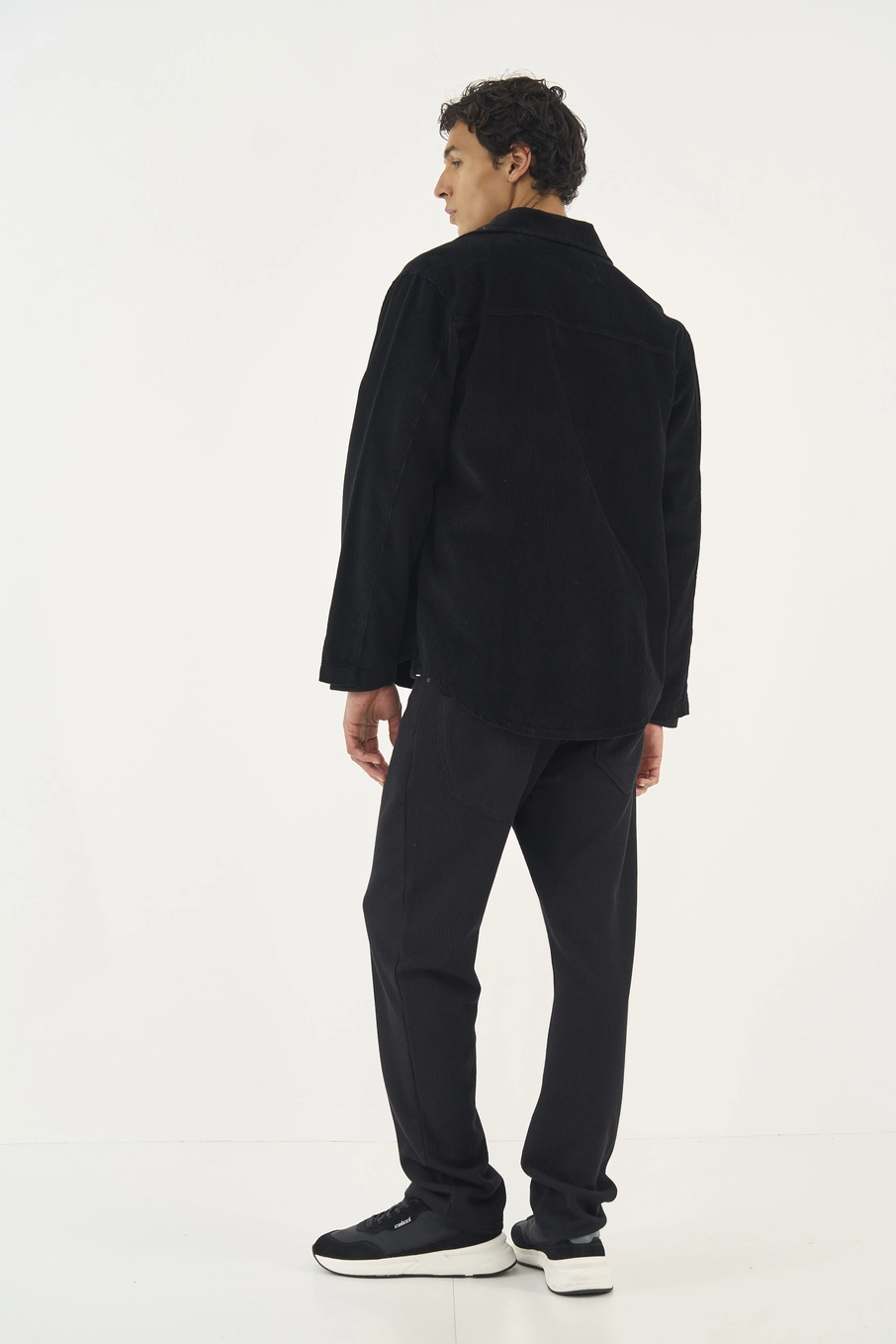 Casaco Comfort Veludo Com Bolsos Preto