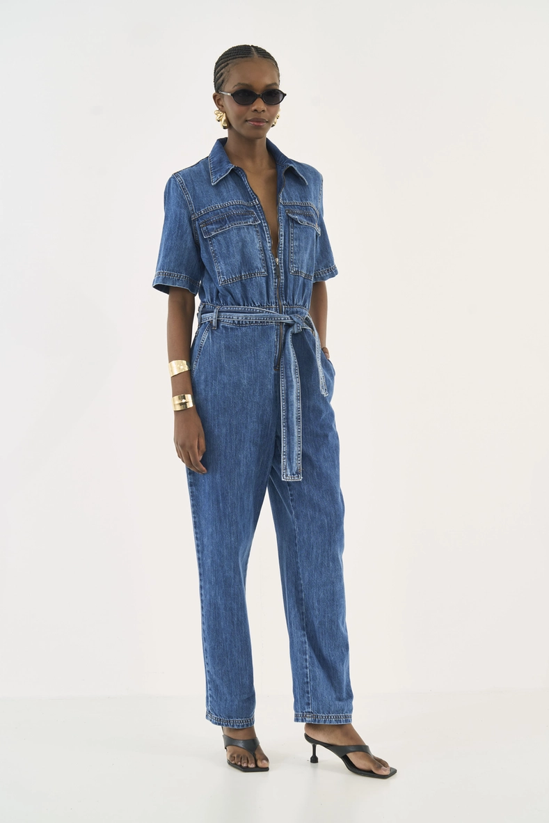 Macacão Jeans Com Faixa Acinturada