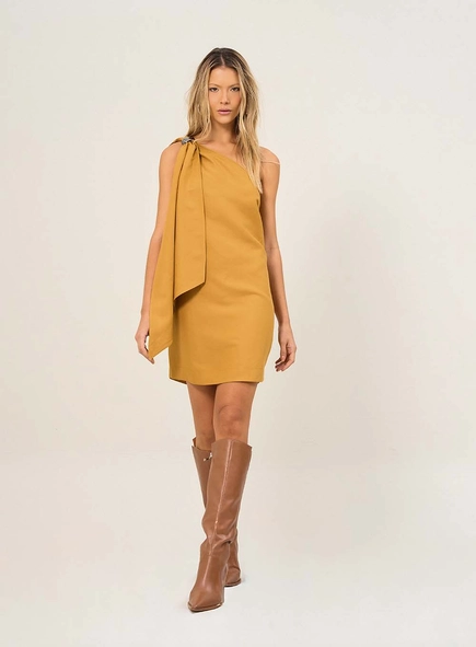Vestido Curto Um Ombro Com Detalhe Metálico