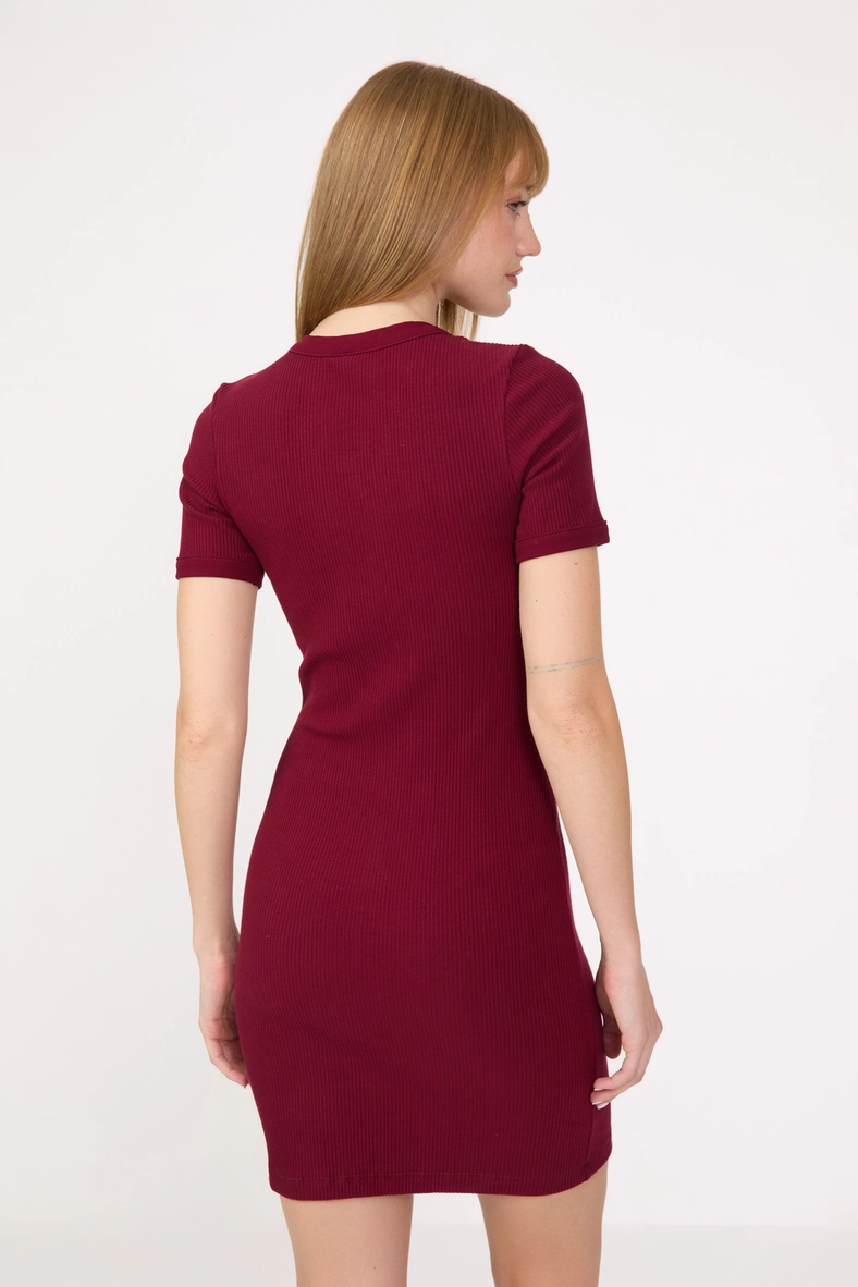 Vestido Curto Slim Canelado Bordô 4