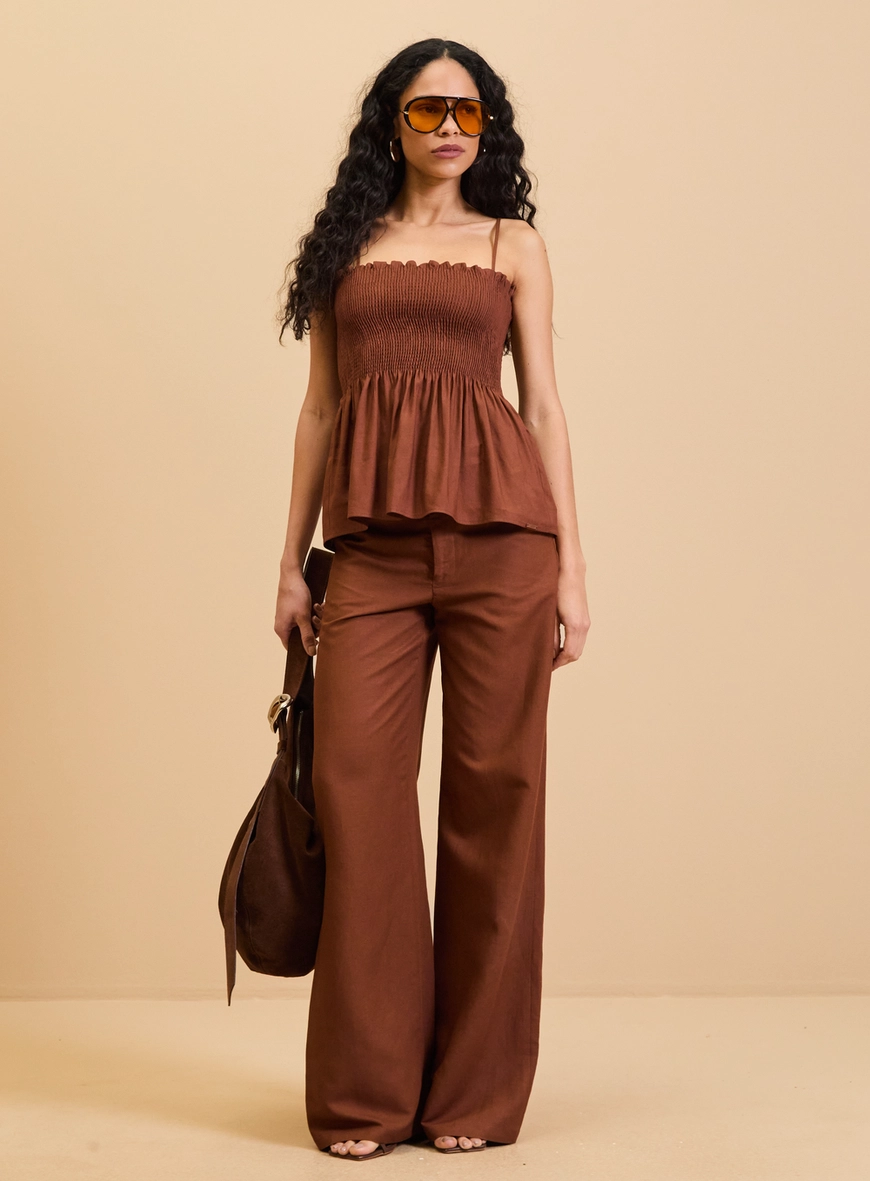 Blusa Ajustada Com Lastex De Alças Finas Marrom