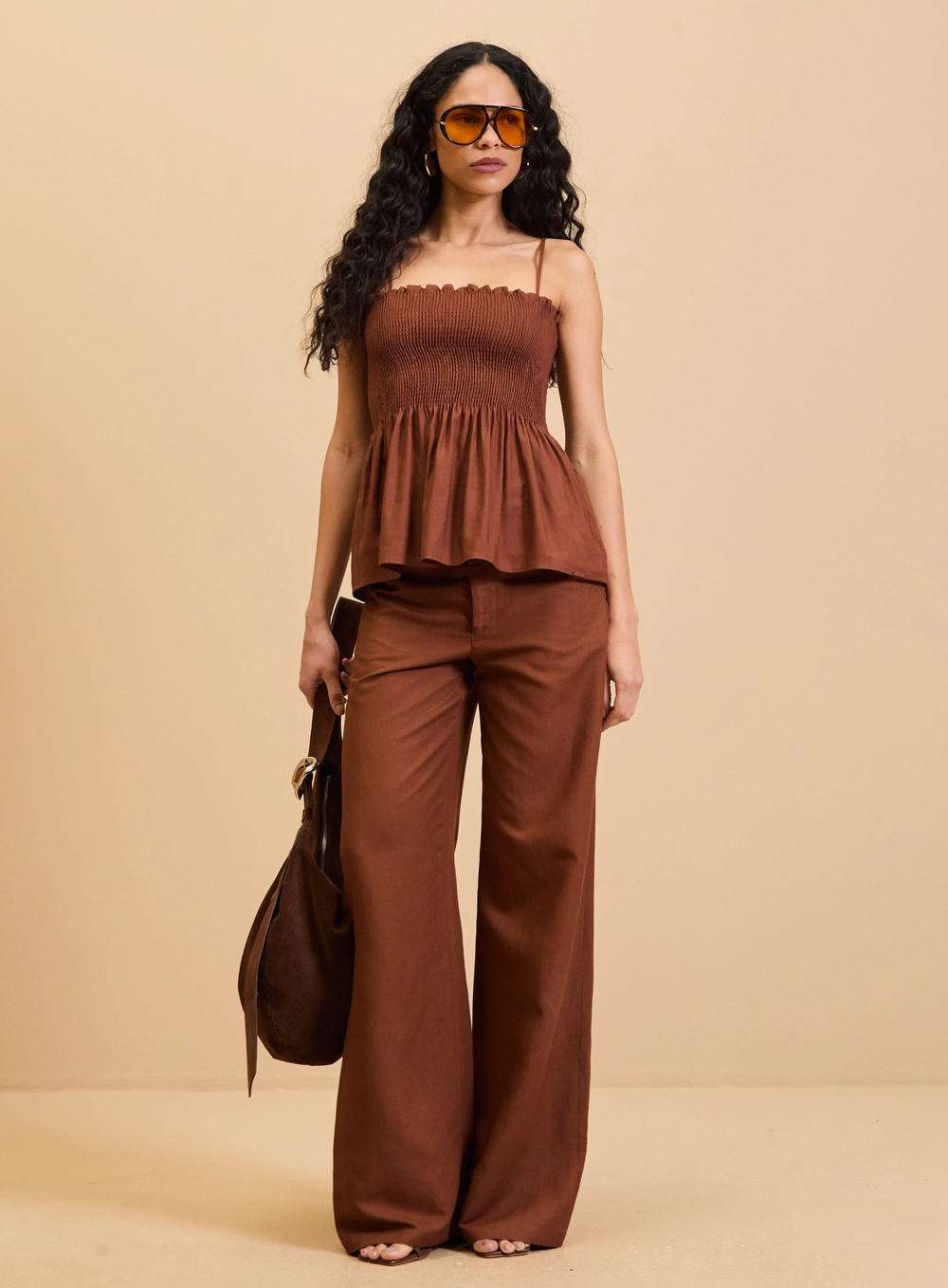 Blusa Ajustada Com Lastex De Alças Finas Marrom 1