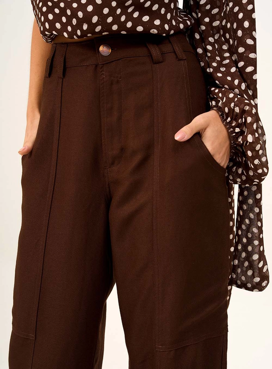 Calça Reta Wide Com Cós Alto E Recortes Frontais Marrom 3