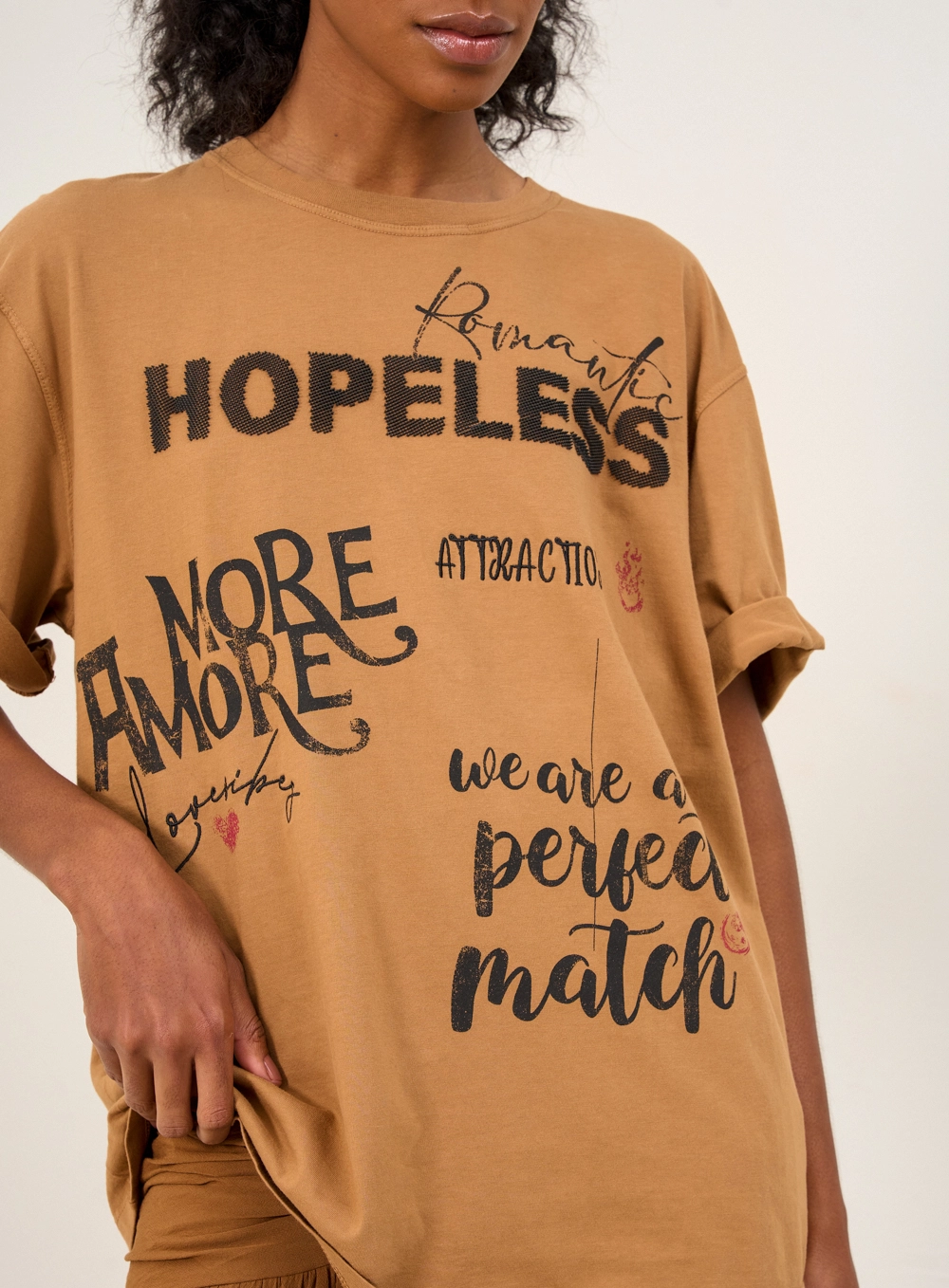 Camiseta Feminina Oversized Estampada Marrom 3