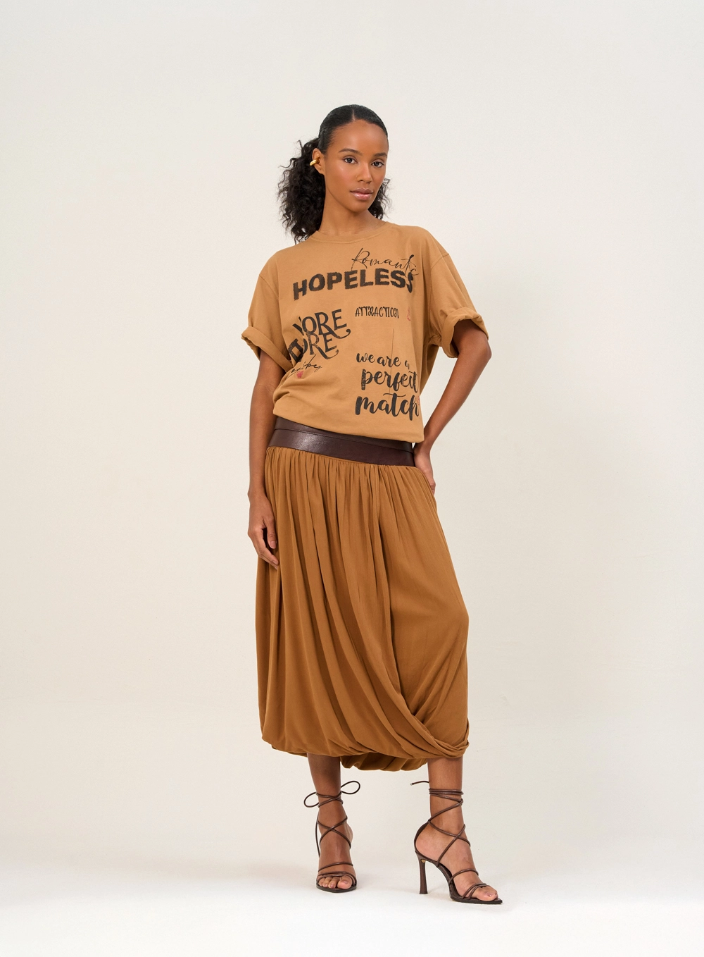 Camiseta Feminina Oversized Estampada Marrom 4