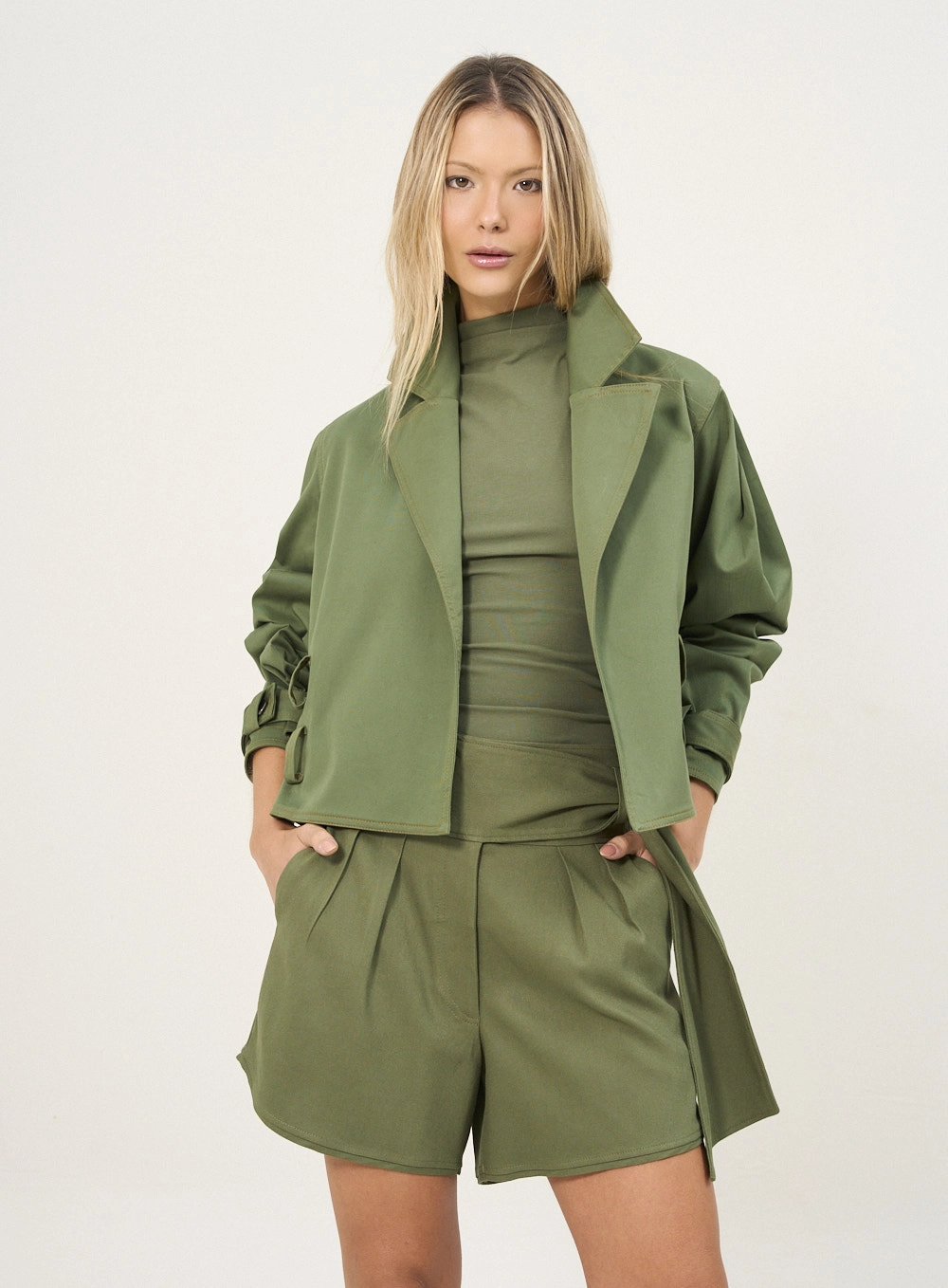 Short Feminino Com Amarração Lateral E Pregas Verde 4