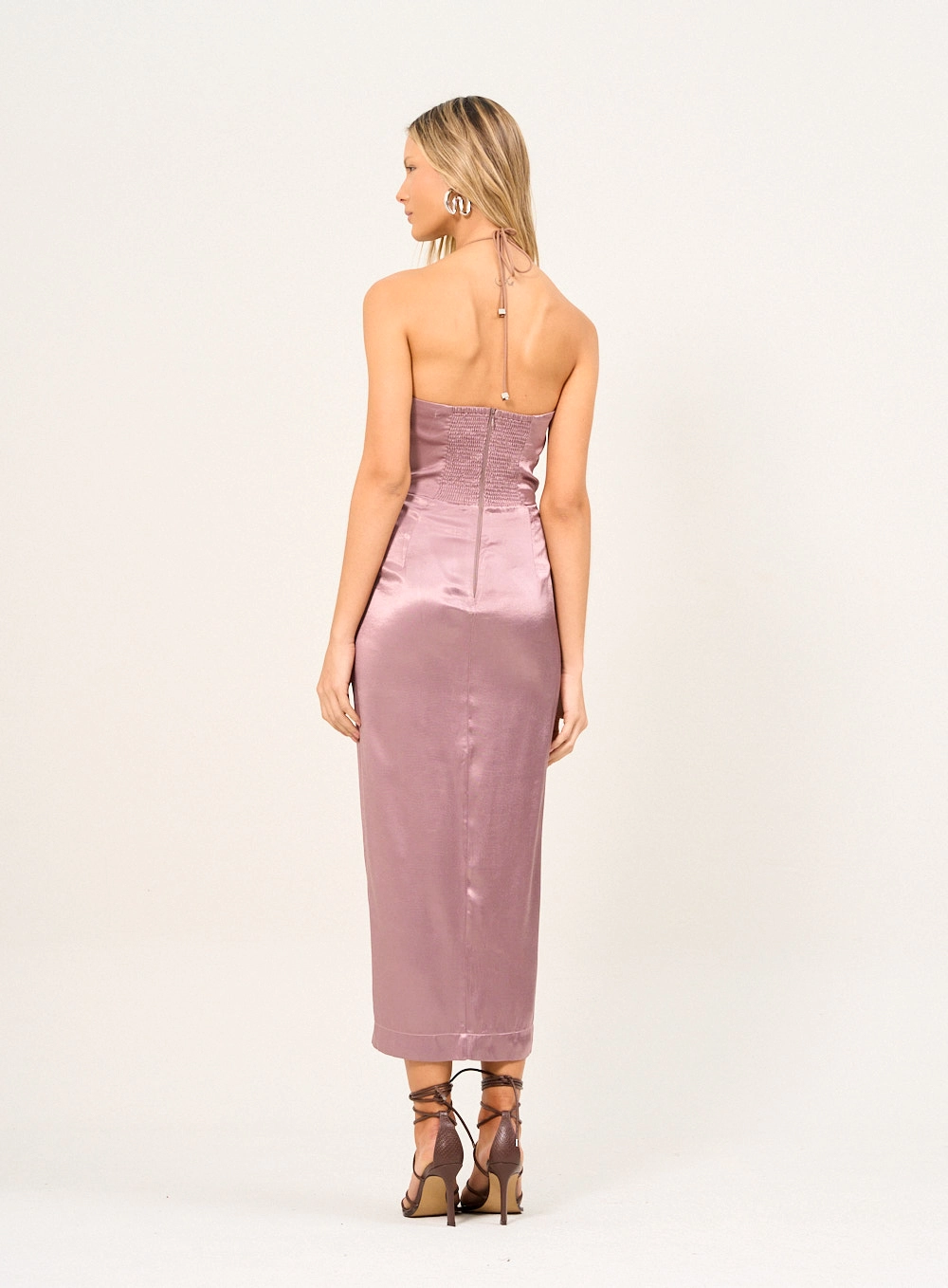 Vestido Midi Halter Com Argola E Recortes Laterais Marrom 2